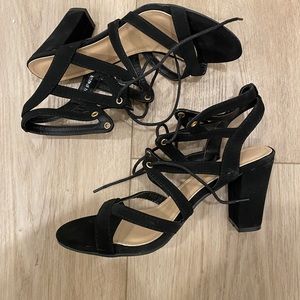 NWOT Strappy lace up chunky heel black